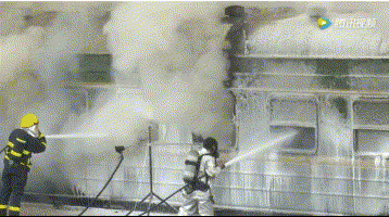 全國首輛“消防火車”亮相:遇險情可立刻“變身”