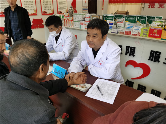 安康市中心血站聯(lián)合旬陽縣麻坪鎮(zhèn)衛(wèi)生院開展“義診進基層便民送健康”義診活動