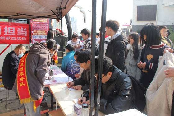 飛揚(yáng)熱血青春  匯集愛心洪流——安康學(xué)院積極開展冬季獻(xiàn)血活動(dòng)