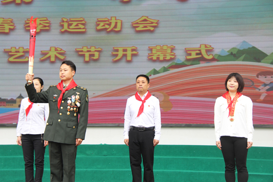 關(guān)心公益 感恩奉獻 ——我站職工參加市一小春季運動會暨體育科技藝術(shù)節(jié)開幕式