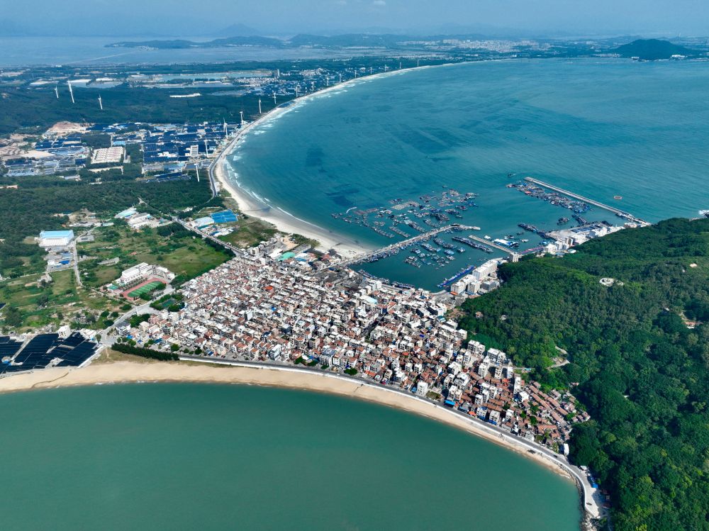 這是2024年10月16日拍攝的福建省漳州市東山縣澳角村（無人機照片）。新華社記者姜克紅攝