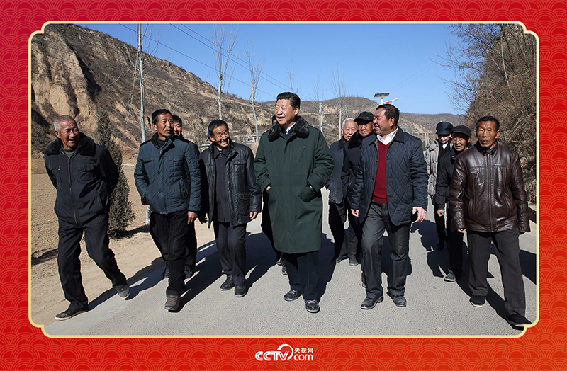 2015年春節(jié)前夕，習(xí)近平總書記回到陜西延安梁家河村看望鄉(xiāng)親。